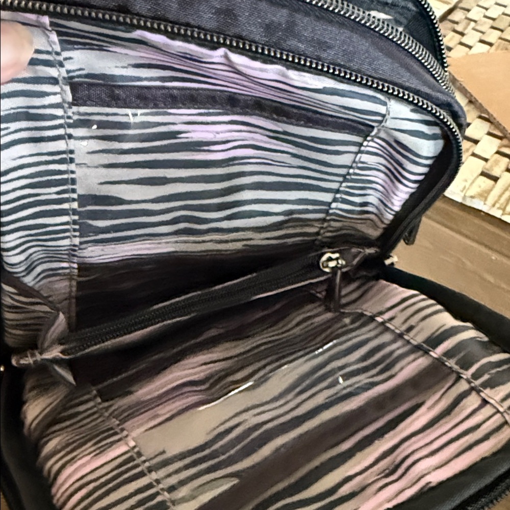 Lug Black Crossbody Pitter Patter - Picture 4 of 10